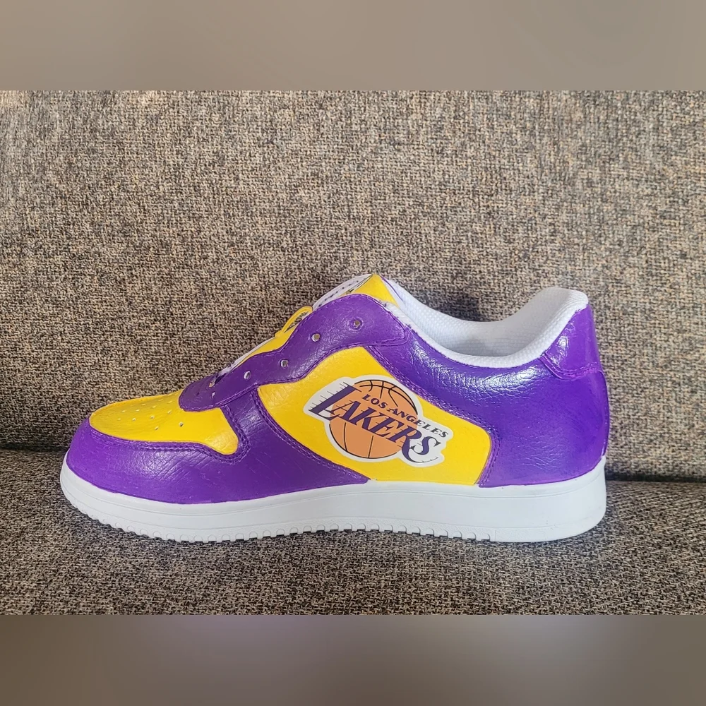 Custom Basketball Shoes - Picture 2 of 5